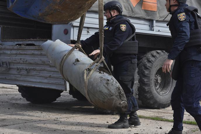 Ukrajinci opozarjajo: Te ruske bombe lahko odločijo vojno #video